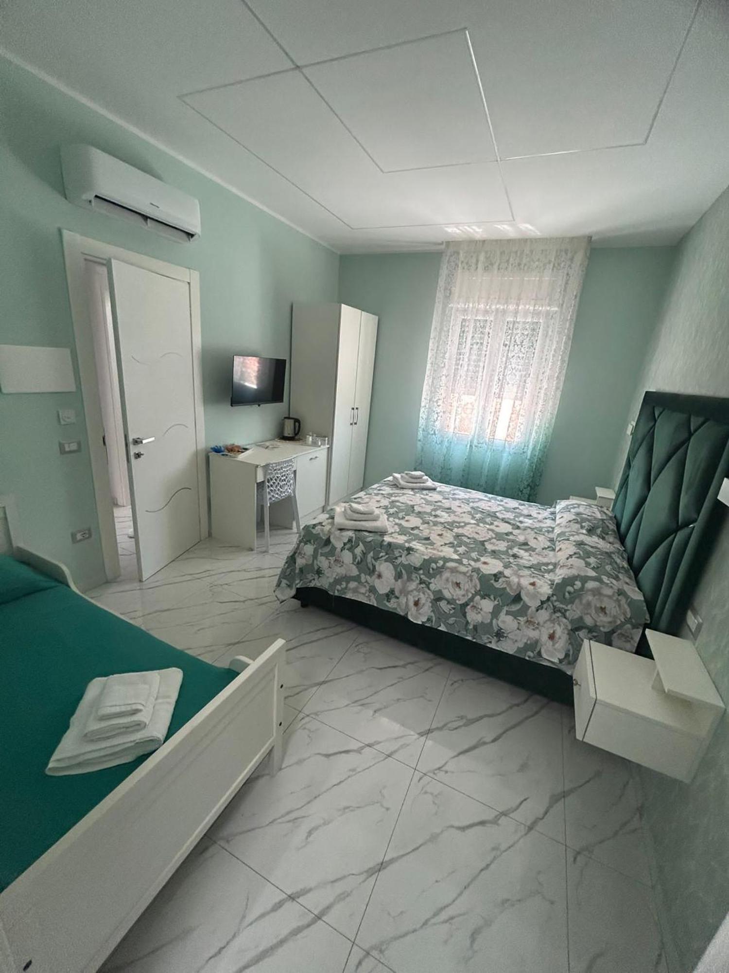 Bebsantaniellohouse1 Naples